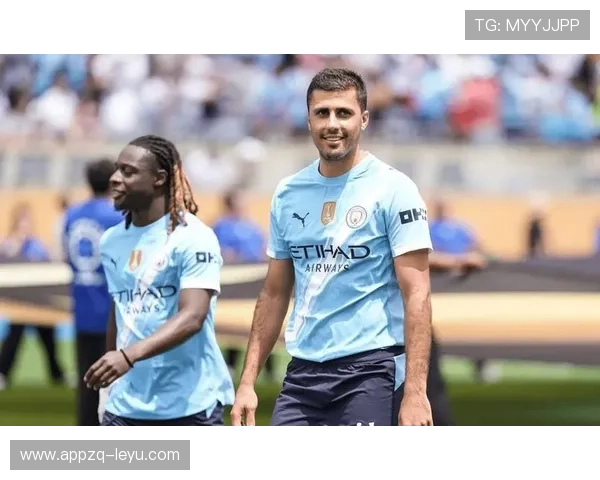 罗德里场上视野惊艳全场,精准调度引领球队攻防转换 罗德里场上视野惊艳全场,精准调度引领球队攻防转换